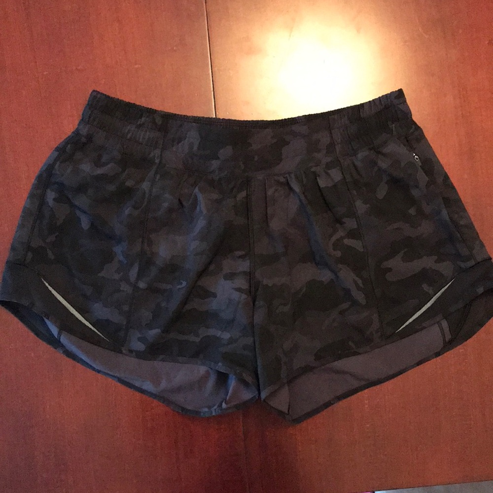 NWOT  Lululemon Hotty Hot Shorts | Black Camo